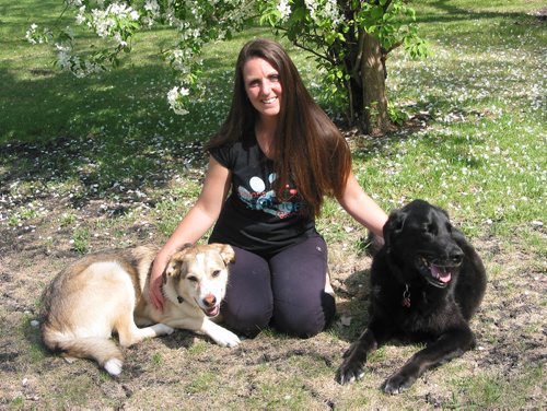 Canstar Community News May 23, 2018 - St. Francois Xavier resident Pam Negrich, shown with her dogs Jasmine and Duke, is an assistant director with Manitonba Great Pyrenees Rescue. (ANDREA GEARY/CANSTAR COMMUNITY NEWS)