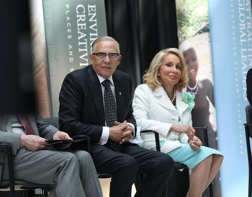 RUTH BONNEVILLE / WINNIPEG FREE PRESS


Photo of  DR. GERALD NIZNICK with his wife MRS. REESA NIZNICK during formal ceremony in the atrium of the Brodie centre where it was announced that  Dr. Niznick donated  $7.5 million of funding for the U of M College of Dentistry Tuesday. 

See Ashley Prest story.

May 29,  2018
