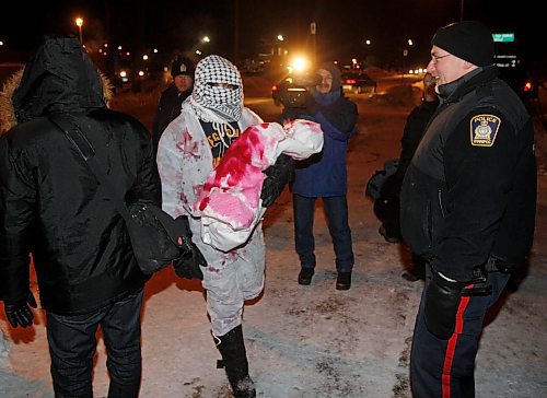 BORIS MINKEVICH / WINNIPEG FREE PRESS  090108 Protestors outside of the Asper Jewish Community Centre.