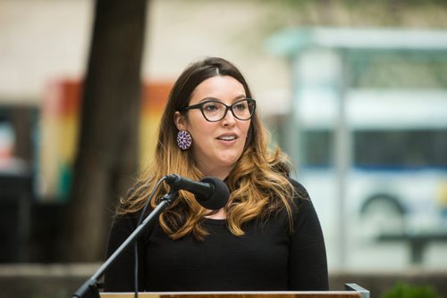 MIKAELA MACKENZIE / WINNIPEG FREE PRESS
Lisa Squires, director of marketing from APTN, speaks before the gardens are planted at the Air Canada Park in Winnipeg on Wednesday, May 30, 2018.  The gardens showcase a variety of Indigenous plants, including sweet grass, lobelia, guara, Black-eyed Susan, wild strawberry, artemisia, and white cedar.
Mikaela MacKenzie / Winnipeg Free Press 2018.