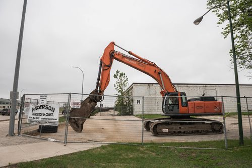 DAVID LIPNOWSKI / WINNIPEG FREE PRESS

Demolition equipment can be seen on site at the corner of Taylor Ave and Kenaston Blvd Wednesday May 30, 2018, as Kapyong Barrack demolition is set to being next week.

