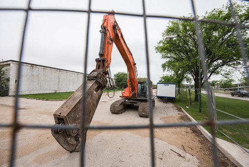 DAVID LIPNOWSKI / WINNIPEG FREE PRESS

Demolition equipment can be seen on site at the corner of Taylor Ave and Kenaston Blvd Wednesday May 30, 2018, as Kapyong Barrack demolition is set to being next week.

