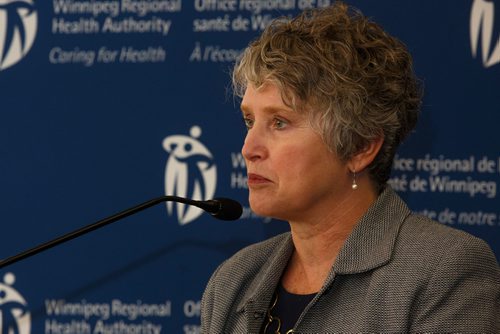 MIKE DEAL / WINNIPEG FREE PRESS
Lori Lamont, Acting Chief Operating Officer and Vice-President, Nursing and Health Professionals, WRHA, during the Winnipeg Regional Health Authority (WRHA) announcement of the details for the implementation of the next phase of its health service consolidation.
180531 - Thursday, May 31, 2018.
