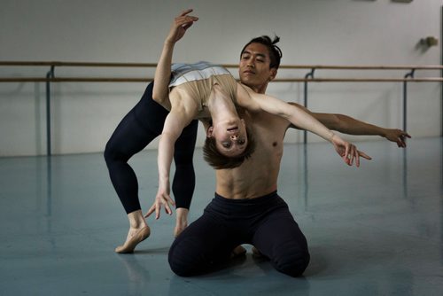 MIKE DEAL / WINNIPEG FREE PRESS
Dancers Alanna McAdie and Yosuke Mino rehears for the upcoming Q Dance contemporary ballet show which will be at the Gas Station Arts Centre June 7-9.
180601 - Friday, June 01, 2018.