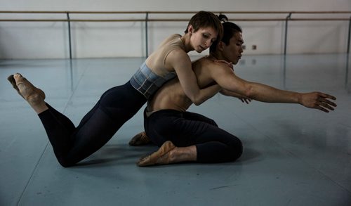 MIKE DEAL / WINNIPEG FREE PRESS
Dancers Alanna McAdie and Yosuke Mino rehears for the upcoming Q Dance contemporary ballet show which will be at the Gas Station Arts Centre June 7-9.
180601 - Friday, June 01, 2018.