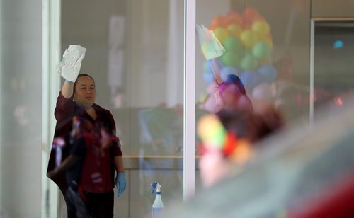 TREVOR HAGAN / WINNIPEG FREE PRESS
Window washers inside the convention centre watching the Pride Parade, Sunday, June 3, 2018.