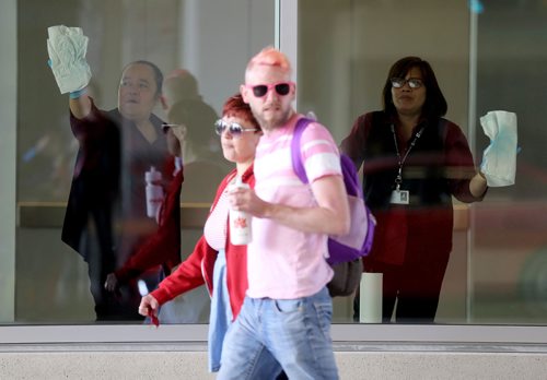 TREVOR HAGAN / WINNIPEG FREE PRESS
Window washers inside the convention centre watching the Pride Parade, Sunday, June 3, 2018.