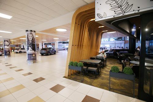 JOHN WOODS / WINNIPEG FREE PRESS
Flight Club restaurant at the Winnipeg airport Monday, June 4, 2018.