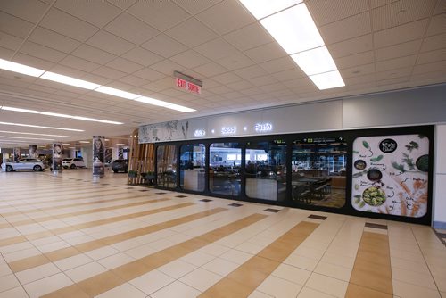 JOHN WOODS / WINNIPEG FREE PRESS
Flight Club restaurant at the Winnipeg airport Monday, June 4, 2018.