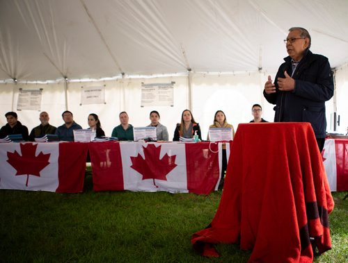 ANDREW RYAN / WINNIPEG FREE PRESS Elder Harry Bone addresses the crowed during the opening ceremonies of the Urban Treaty Payments at The Forks National Historic Site on June 5, 2018.