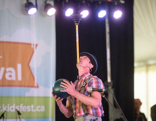 MIKE SUDOMA / WINNIPEG FREE PRESS
Hilby the Skinny German Juggle Boy entertaining both the children and adults in attendance during Kids Fest 2018 Wednesday evening at The Forks. June 6, 2018