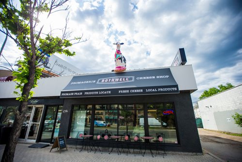 MIKAELA MACKENZIE / WINNIPEG FREE PRESS
Fromagerie Bothwell in Winnipeg on Wednesday, June 6, 2018. It's the first Bothwell shop in Winnipeg and besides cheese, it's stocked with all kinds of made-in-Manitoba products.
Mikaela MacKenzie / Winnipeg Free Press 2018.