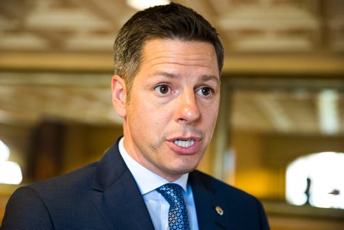 MIKAELA MACKENZIE / WINNIPEG FREE PRESS
Mayor Brian Bowman scrums with the media at the Fort Garry Hotel in Winnipeg on Wednesday, June 6, 2018.
Mikaela MacKenzie / Winnipeg Free Press 2018.