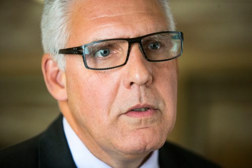 MIKAELA MACKENZIE / WINNIPEG FREE PRESS
Winnipeg chief administrative officer Doug McNeil scrums with the media at the Fort Garry Hotel in Winnipeg on Wednesday, June 6, 2018.
Mikaela MacKenzie / Winnipeg Free Press 2018.