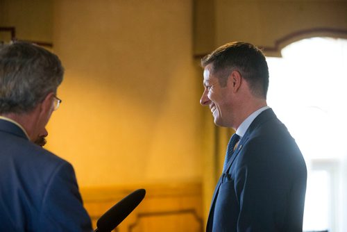 MIKAELA MACKENZIE / WINNIPEG FREE PRESS
Mayor Brian Bowman scrums with the media at the Fort Garry Hotel in Winnipeg on Wednesday, June 6, 2018.
Mikaela MacKenzie / Winnipeg Free Press 2018.