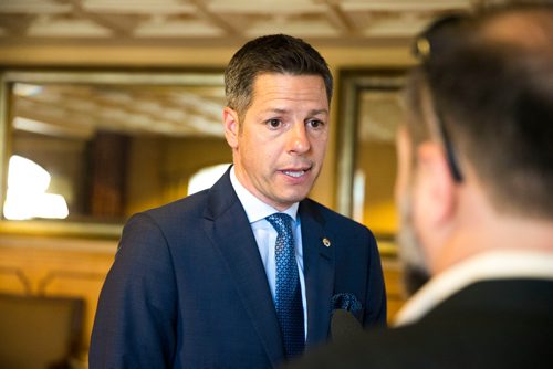 MIKAELA MACKENZIE / WINNIPEG FREE PRESS
Mayor Brian Bowman scrums with the media at the Fort Garry Hotel in Winnipeg on Wednesday, June 6, 2018.
Mikaela MacKenzie / Winnipeg Free Press 2018.