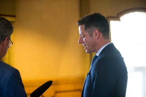 MIKAELA MACKENZIE / WINNIPEG FREE PRESS
Mayor Brian Bowman scrums with the media at the Fort Garry Hotel in Winnipeg on Wednesday, June 6, 2018.
Mikaela MacKenzie / Winnipeg Free Press 2018.