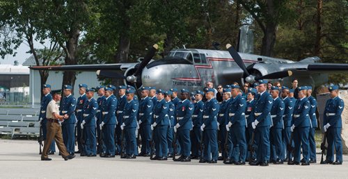 MIKE DEAL / WINNIPEG FREE PRESS
The contingent of the RCAF assemble prior to one of their final practices at 17 Wing Winnipeg before heading to London to perform Public Duties for Her Majesty Queen Elizabeth II from June 25th to July 15th.
180608 - Friday, June 08, 2018.