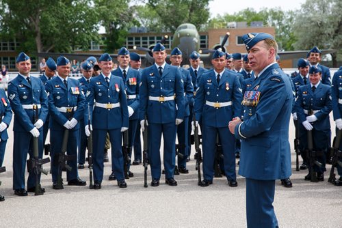 MIKE DEAL / WINNIPEG FREE PRESS
Brigadier-General Sean Boyle, Deputy Commander 1 Canadian Air Division talks to the contingent of the  RCAF after one of their final practices at 17 Wing Winnipeg before heading to London to perform Public Duties for Her Majesty Queen Elizabeth II from June 25th to July 15th.
180608 - Friday, June 08, 2018.