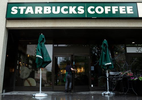 ANDREW RYAN / WINNIPEG FREE PRESS A Starbucks employee locks the door to the location on Broadway, part of a continent-wide shut down after a racially insensitive incident drew international attention prompted racial sensitivity training on June 11, 2018.