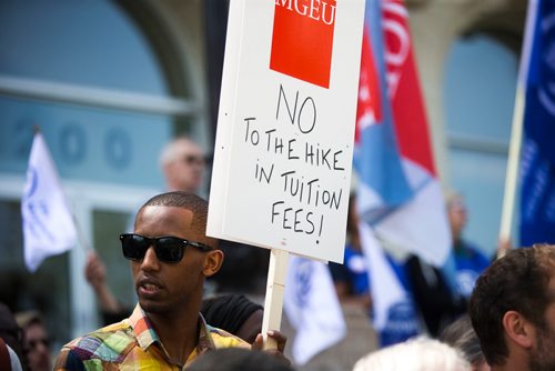 MIKAELA MACKENZIE / WINNIPEG FREE PRESS
Université de Saint-Boniface students and faculty rally in support of post secondary education on the university steps in Winnipeg on Wednesday, June 6, 2018.
Mikaela MacKenzie / Winnipeg Free Press 2018.