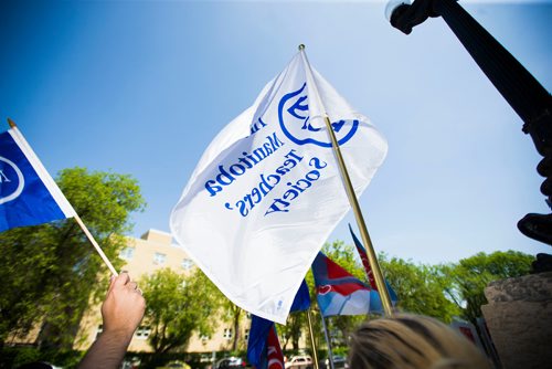 MIKAELA MACKENZIE / WINNIPEG FREE PRESS
Université de Saint-Boniface students and faculty rally in support of post secondary education on the university steps in Winnipeg on Wednesday, June 6, 2018.
Mikaela MacKenzie / Winnipeg Free Press 2018.