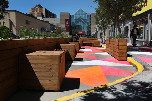 RUTH BONNEVILLE / WINNIPEG FREE PRESS


Standup Photo 
2018 Placemaking Pop-ups
Downtown Biz set up a new Placemaking Pop-Up on Kennedy Street just north of Graham Ave recently  which gives pedestrians an attractive new space to take a seat or break this summer. 


June 12,  2018
