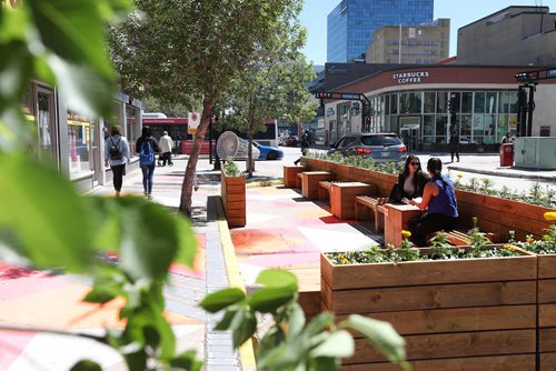 RUTH BONNEVILLE / WINNIPEG FREE PRESS


Standup Photo 
2018 Placemaking Pop-ups
Downtown Biz set up a new Placemaking Pop-Up on Kennedy Street just north of Graham Ave recently  which gives pedestrians an attractive new space to take a seat or break this summer. 


June 12,  2018
