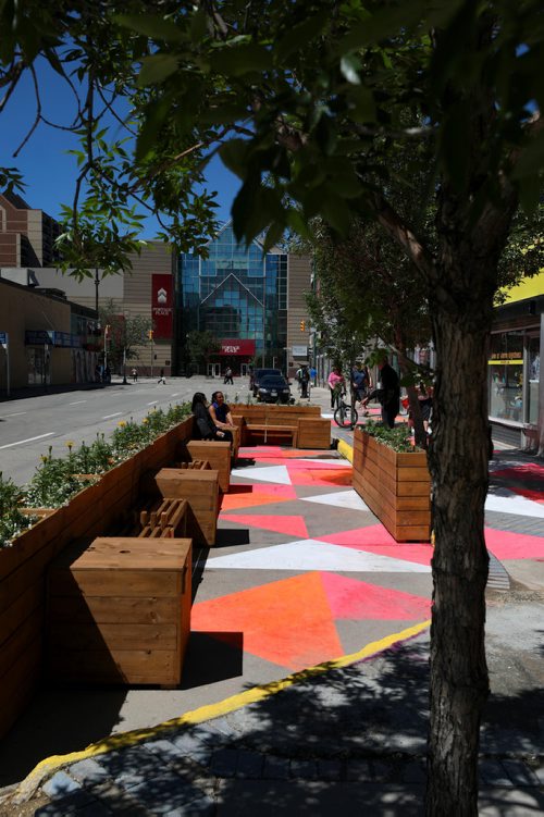 RUTH BONNEVILLE / WINNIPEG FREE PRESS


Standup Photo 
2018 Placemaking Pop-ups
Downtown Biz set up a new Placemaking Pop-Up on Kennedy Street just north of Graham Ave recently  which gives pedestrians an attractive new space to take a seat or break this summer. 


June 12,  2018
