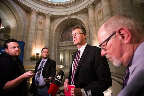 MIKAELA MACKENZIE / WINNIPEG FREE PRESS
Minister Andrew Swan scrums after question period at the Manitoba Legislative Building in Winnipeg on Wednesday, June 13, 2018. 
Mikaela MacKenzie / Winnipeg Free Press 2018.