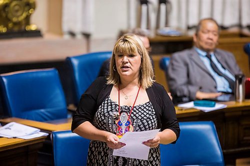 MIKAELA MACKENZIE / WINNIPEG FREE PRESS
MLA Bernadette Smith speaks during question period in the Manitoba Legislative Chamber in Winnipeg on Wednesday, June 13, 2018. 
Mikaela MacKenzie / Winnipeg Free Press 2018.