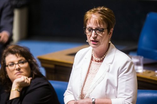 MIKAELA MACKENZIE / WINNIPEG FREE PRESS
MLA Eileen Clarke speaks during question period in the Manitoba Legislative Chamber in Winnipeg on Wednesday, June 13, 2018. 
Mikaela MacKenzie / Winnipeg Free Press 2018.