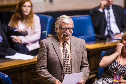 MIKAELA MACKENZIE / WINNIPEG FREE PRESS
MLA Tom Lindsey speaks during question period in the Manitoba Legislative Chamber in Winnipeg on Wednesday, June 13, 2018. 
Mikaela MacKenzie / Winnipeg Free Press 2018.