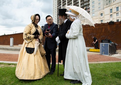 ANDREW RYAN / WINNIPEG FREE PRESS Keith Lim, demonstrates a new option for visitors to receive historical information in many different languages through an app was revealed at upper Fort Garry on June 14, 2018. From left is Judy McPherson, Keith Lim, Dr. James Sutherland, and May Sutherland.