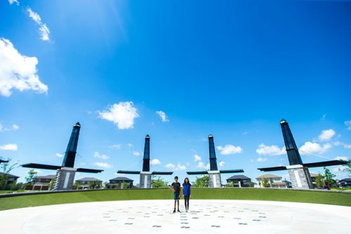 MIKAELA MACKENZIE / WINNIPEG FREE PRESS
Varun (left) and Varsha Subramanian pose on the dry splash pad in the Bridgwater Lakes neighbourhood in Winnipeg on Friday, June 15, 2018. 
Mikaela MacKenzie / Winnipeg Free Press 2018.