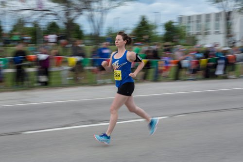 ANDREW RYAN / WINNIPEG FREE PRESS A Manitoba half marathon runner starts on June 17, 2018.