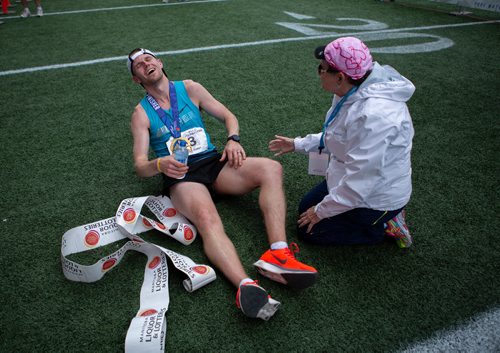 ANDREW RYAN / WINNIPEG FREE PRESS Manitoba men's marathon winner Corey Gallagher collapses after finishing on June 17, 2018.