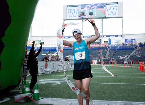 ANDREW RYAN / WINNIPEG FREE PRESS Manitoba men's marathon winner Corey Gallagher crosses the finish in 02:37:47 on June 17, 2018.