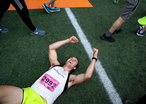 ANDREW RYAN / WINNIPEG FREE PRESS Andy Hein falls to the ground and celebrates his victory in running the 10 km race in 00:34:35.6 on June 17, 2018.