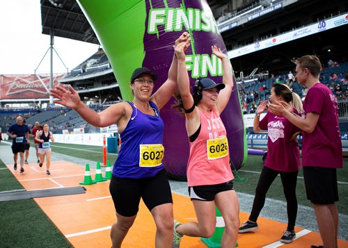 ANDREW RYAN / WINNIPEG FREE PRESS  Lisa Morton, left, and Jaylin Carriere cross the finish line of the Manitoba half marathon together on June 17, 2018.