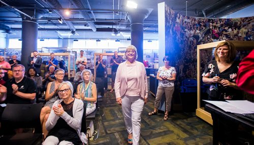 MIKAELA MACKENZIE / WINNIPEG FREE PRESS
Manitoba Sports Hall of Fame 2018 inductee Donna Keating walks to the podium at a media conference in Winnipeg on Monday, June 18, 2018. 
Mikaela MacKenzie / Winnipeg Free Press 2018.