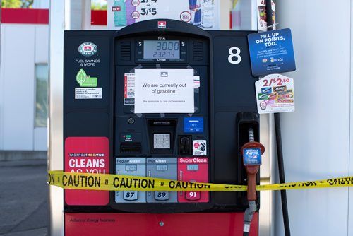 ANDREW RYAN / WINNIPEG FREE PRESS The Petro Canada on Portage Ave is pictured with all pumps closed on June 18, 2018.