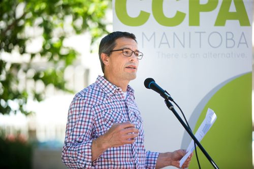 MIKAELA MACKENZIE / WINNIPEG FREE PRESS
Ian Hudson, University of Manitoba economics professor, speaks at the launch of the Winnipeg Alternative Municipal Budget in Winnipeg on Tuesday, June 19, 2018. 
Mikaela MacKenzie / Winnipeg Free Press 2018.