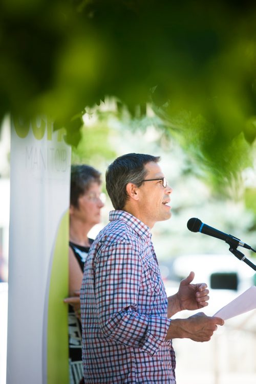 MIKAELA MACKENZIE / WINNIPEG FREE PRESS
Ian Hudson, University of Manitoba economics professor, speaks at the launch of the Winnipeg Alternative Municipal Budget in Winnipeg on Tuesday, June 19, 2018. 
Mikaela MacKenzie / Winnipeg Free Press 2018.