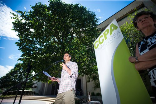 MIKAELA MACKENZIE / WINNIPEG FREE PRESS
Ian Hudson, University of Manitoba economics professor, speaks at the launch of the Winnipeg Alternative Municipal Budget in Winnipeg on Tuesday, June 19, 2018. 
Mikaela MacKenzie / Winnipeg Free Press 2018.