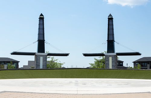 ANDREW RYAN / WINNIPEG FREE PRESS The splash pad at Bridgwater Lakes Fountain sits empty and dry on one of the hottest days of the year.