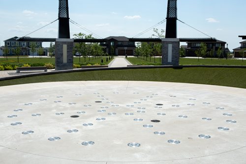 ANDREW RYAN / WINNIPEG FREE PRESS The splash pad at Bridgwater Lakes Fountain sits empty and dry on one of the hottest days of the year.