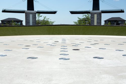 ANDREW RYAN / WINNIPEG FREE PRESS The splash pad at Bridgwater Lakes Fountain sits empty and dry on one of the hottest days of the year.