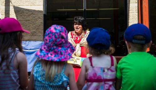 MIKAELA MACKENZIE / WINNIPEG FREE PRESS
Elder Mary Wilson reads children's stories at Indigenous Peoples Day festivities at the University of Manitoba Bannatyne campus in Winnipeg on Thursday, June 21, 2018. 
Mikaela MacKenzie / Winnipeg Free Press 2018.