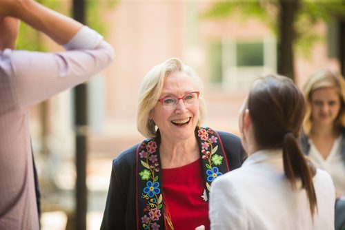 MIKAELA MACKENZIE / WINNIPEG FREE PRESS
Minister of Crown and Indigenous Relations Carolyn Bennett speaks with University of Manitoba student's union representatives at the University of Manitoba Bannatyne campus in Winnipeg on Thursday, June 21, 2018. 
Mikaela MacKenzie / Winnipeg Free Press 2018.